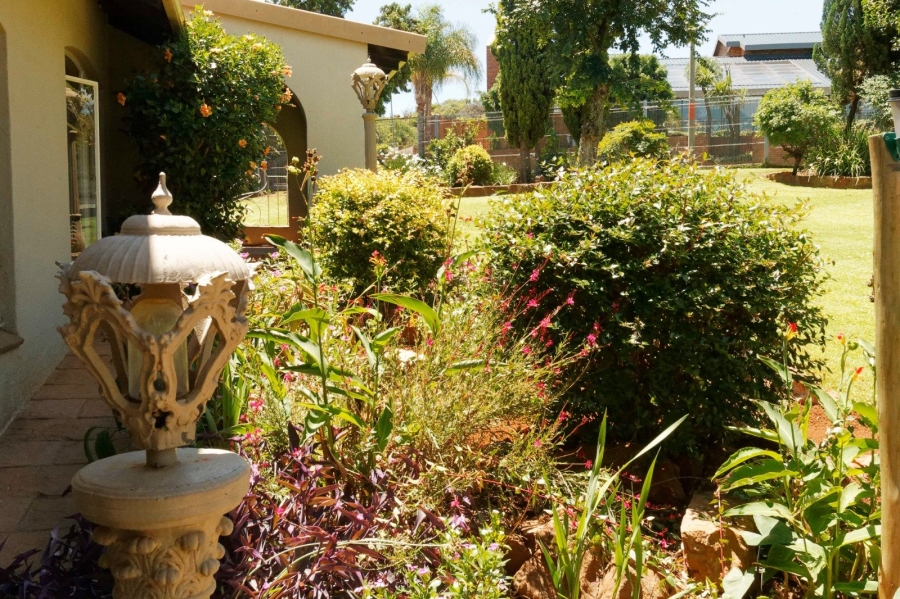 5 Bedroom Property for Sale in Wilkoppies North West